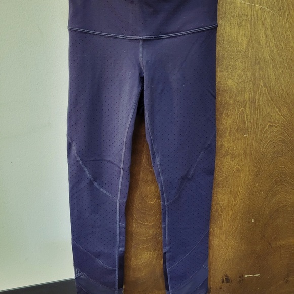 Lululemon Dark Purple Leggings Size 2 - Picture 1 of 3
